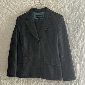 Evan picone suit